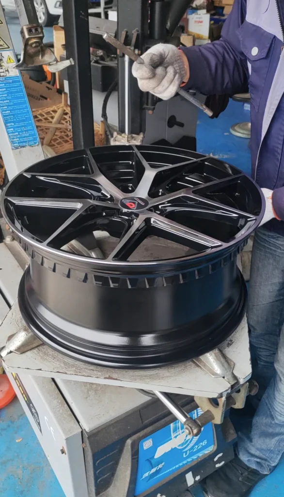 Standard tire mounting machine with AEGIS RIM Gripsafe wheel