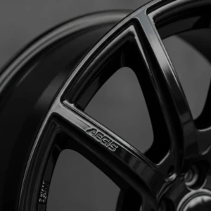 AEGIS RIM forged wheel in polarized gloss—where dynamic light play meets engineered surface layering for a signature visual impact. Polarized gloss texture on AEGIS RIM forged alloy wheel—illustrating dynamic surface reflection and multi-layer coating for premium finish.